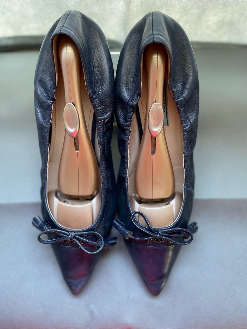 PRADA Navy Blue Leather Pointed Toe Scrunch Ballet Flats Bow - Size 39 US 8.5/9